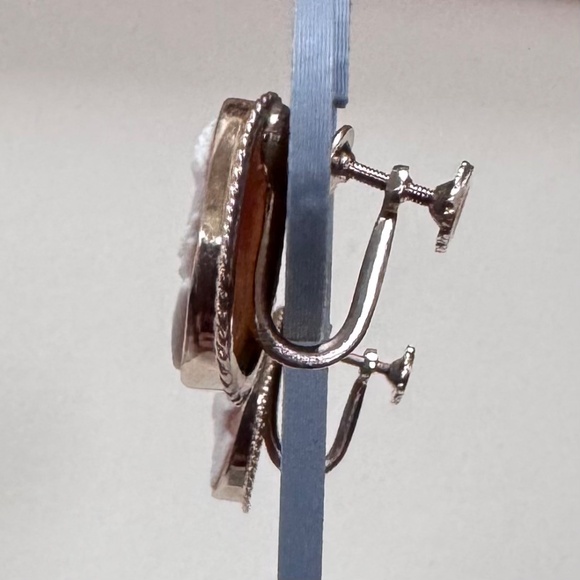 Vintage 10K Yellow Gold Carved Shell Cameo Screw Back Earrings 4.24 Gram - Picture 6 of 12